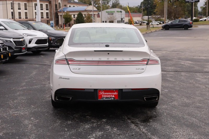 Lincoln MKZ Vehicle Full-screen Gallery Image 6