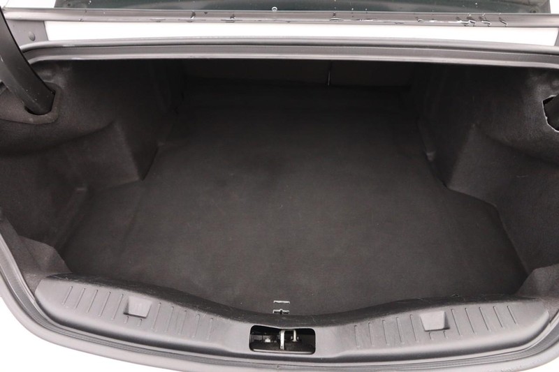 Lincoln MKZ Vehicle Full-screen Gallery Image 7