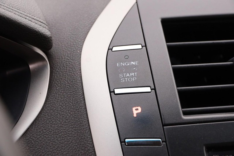 Lincoln MKZ Vehicle Full-screen Gallery Image 14