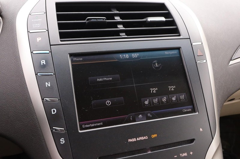 Lincoln MKZ Vehicle Full-screen Gallery Image 15