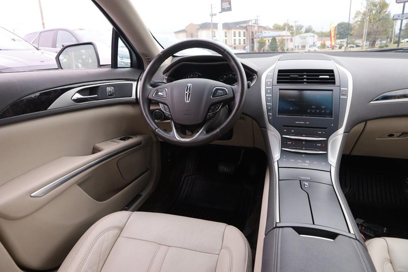 Lincoln MKZ Vehicle Full-screen Gallery Image 20