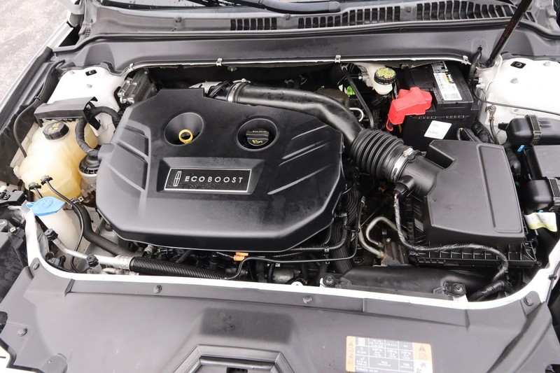 Lincoln MKZ Vehicle Full-screen Gallery Image 25