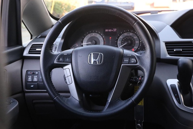 Honda Odyssey Vehicle Full-screen Gallery Image 26