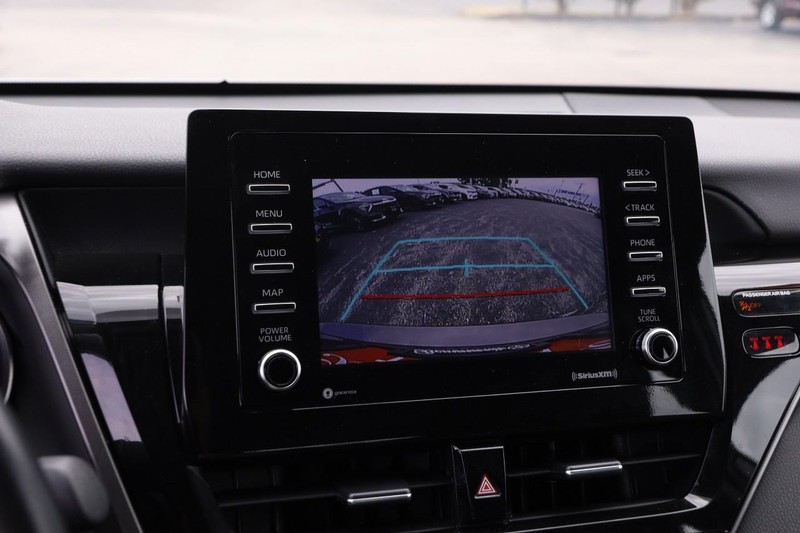 Toyota Camry Vehicle Full-screen Gallery Image 15