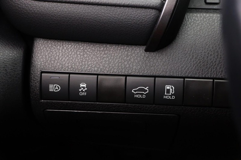 Toyota Camry Vehicle Full-screen Gallery Image 18