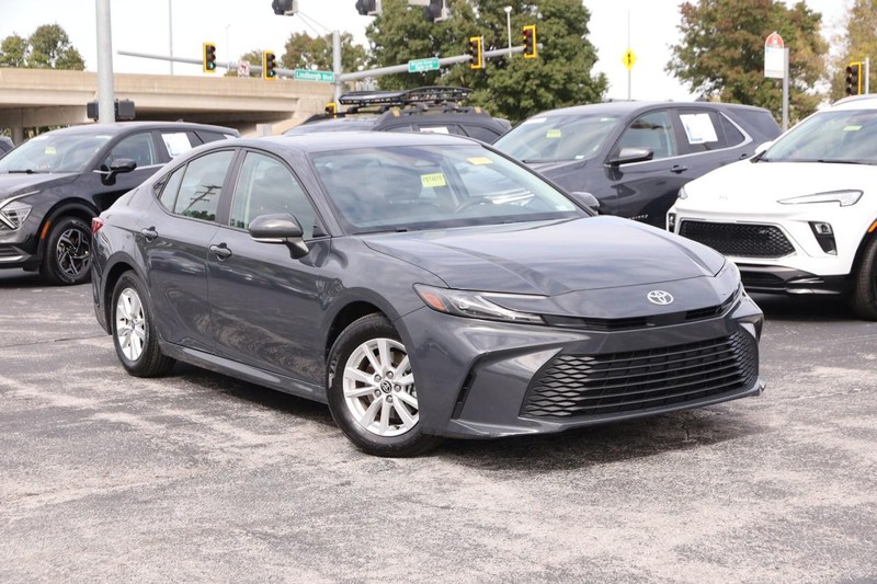 Toyota Camry Vehicle Full-screen Gallery Image 2