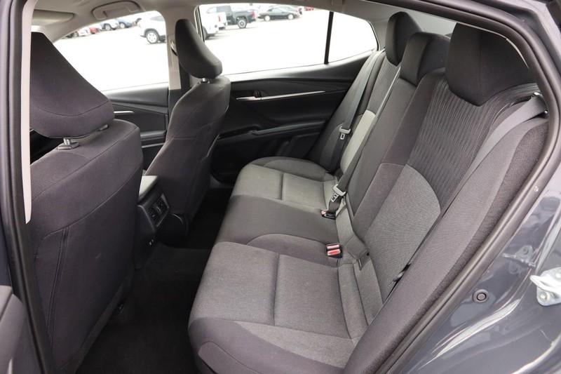 Toyota Camry Vehicle Full-screen Gallery Image 9