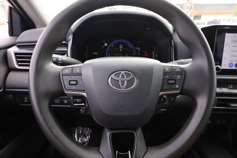 Toyota Camry Vehicle Full-screen Gallery Image 10