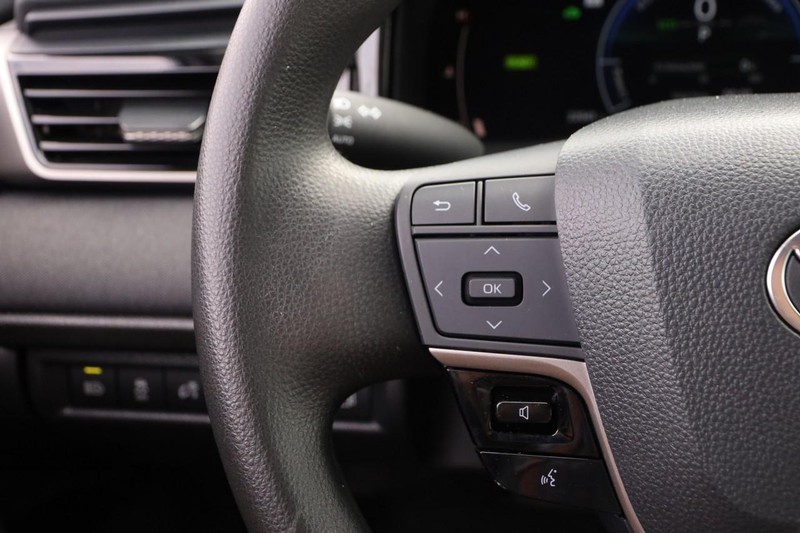 Toyota Camry Vehicle Full-screen Gallery Image 11