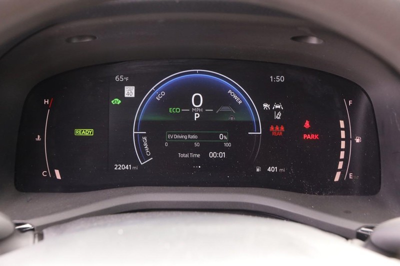 Toyota Camry Vehicle Full-screen Gallery Image 13