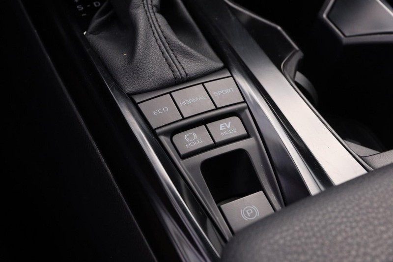 Toyota Camry Vehicle Full-screen Gallery Image 18