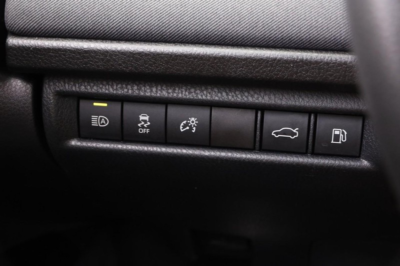 Toyota Camry Vehicle Full-screen Gallery Image 19