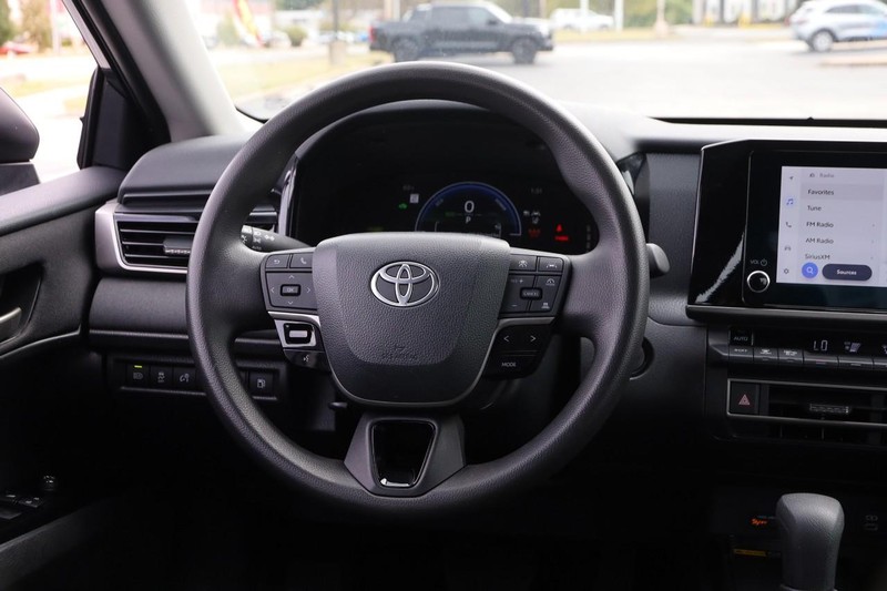 Toyota Camry Vehicle Full-screen Gallery Image 22