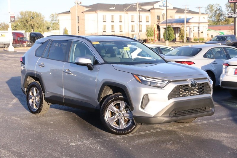 Toyota RAV4 Vehicle Full-screen Gallery Image 2