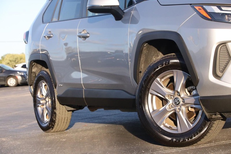 Toyota RAV4 Vehicle Full-screen Gallery Image 3