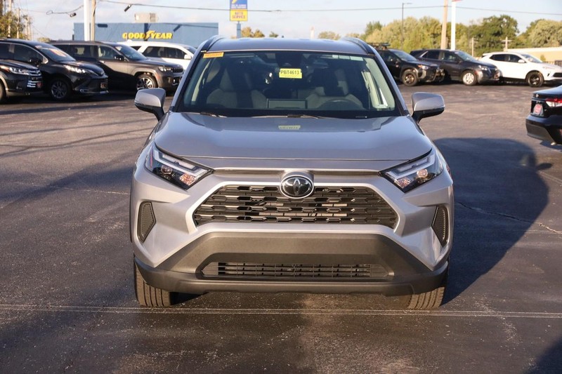 Toyota RAV4 Vehicle Full-screen Gallery Image 4