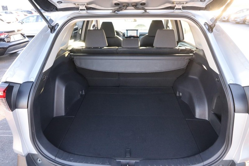 Toyota RAV4 Vehicle Full-screen Gallery Image 7