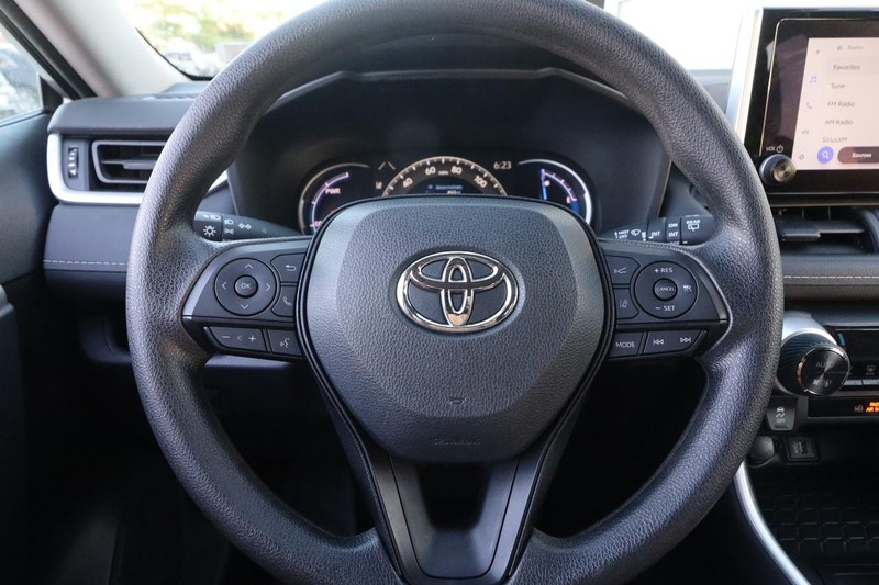Toyota RAV4 Vehicle Full-screen Gallery Image 10