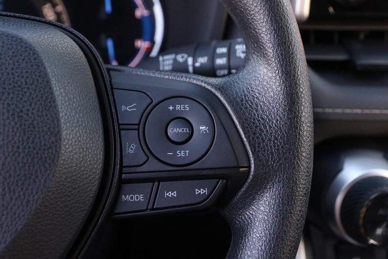 Toyota RAV4 Vehicle Full-screen Gallery Image 12