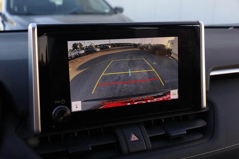 Toyota RAV4 Vehicle Full-screen Gallery Image 16