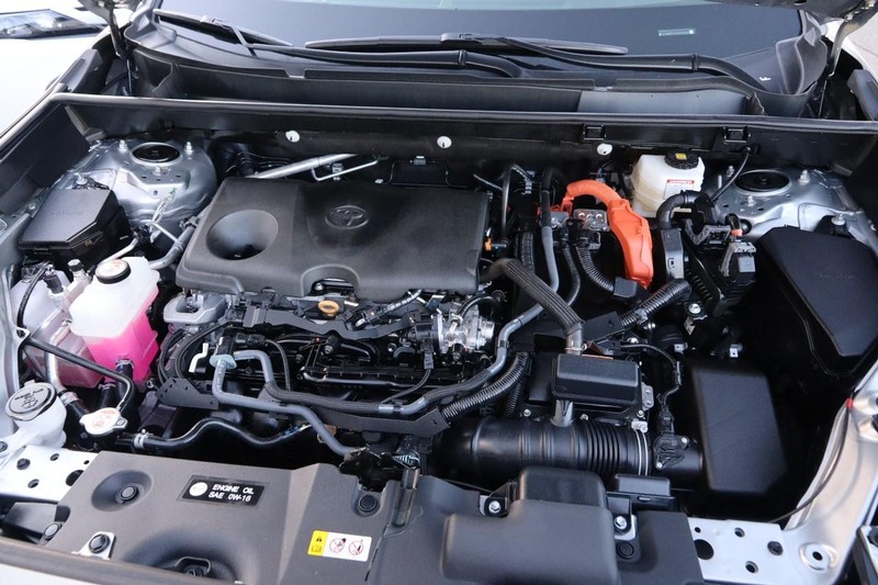 Toyota RAV4 Vehicle Full-screen Gallery Image 25