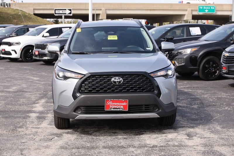 Toyota Corolla Cross Vehicle Full-screen Gallery Image 4