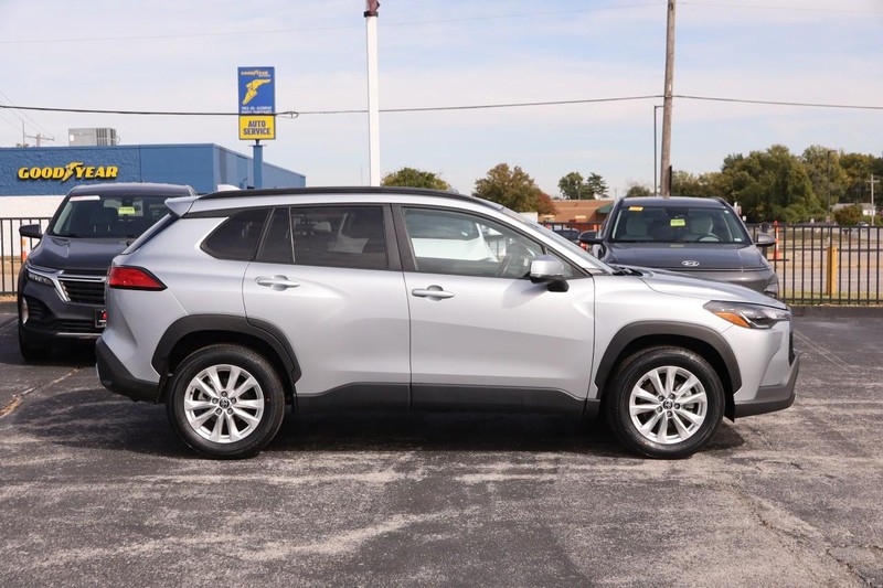 Toyota Corolla Cross Vehicle Full-screen Gallery Image 5