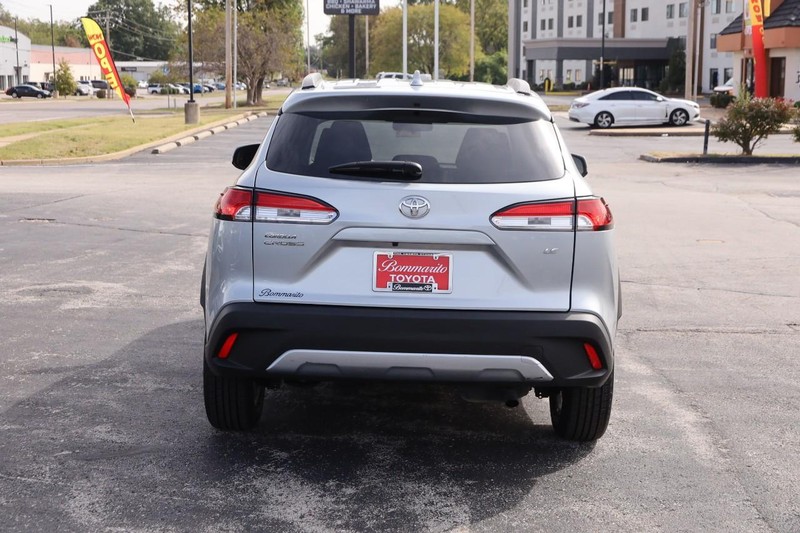 Toyota Corolla Cross Vehicle Full-screen Gallery Image 6
