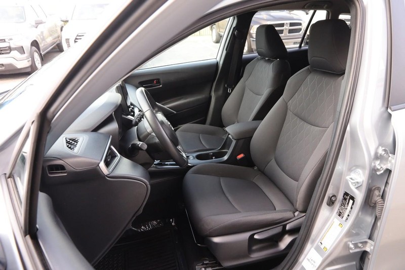 Toyota Corolla Cross Vehicle Full-screen Gallery Image 8