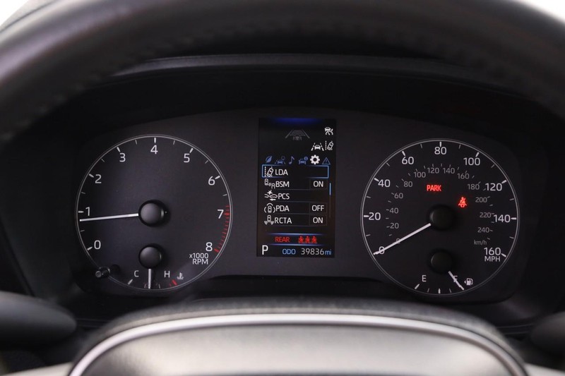 Toyota Corolla Cross Vehicle Full-screen Gallery Image 13