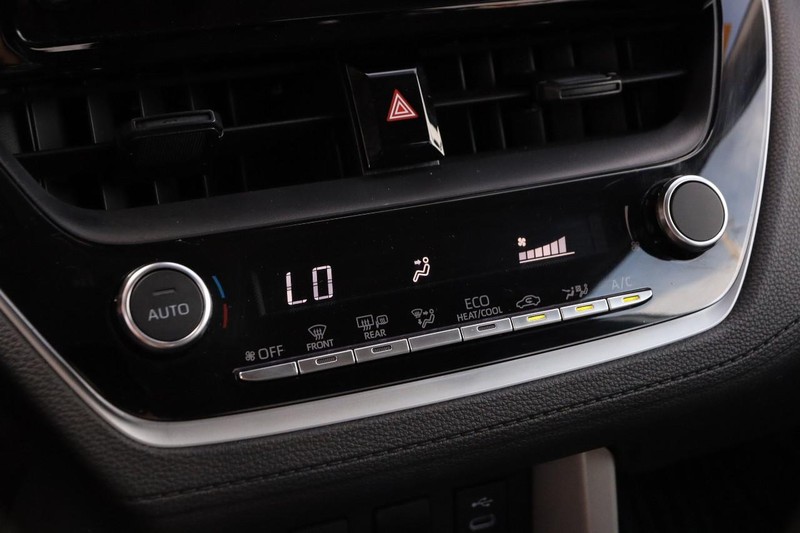 Toyota Corolla Cross Vehicle Full-screen Gallery Image 17