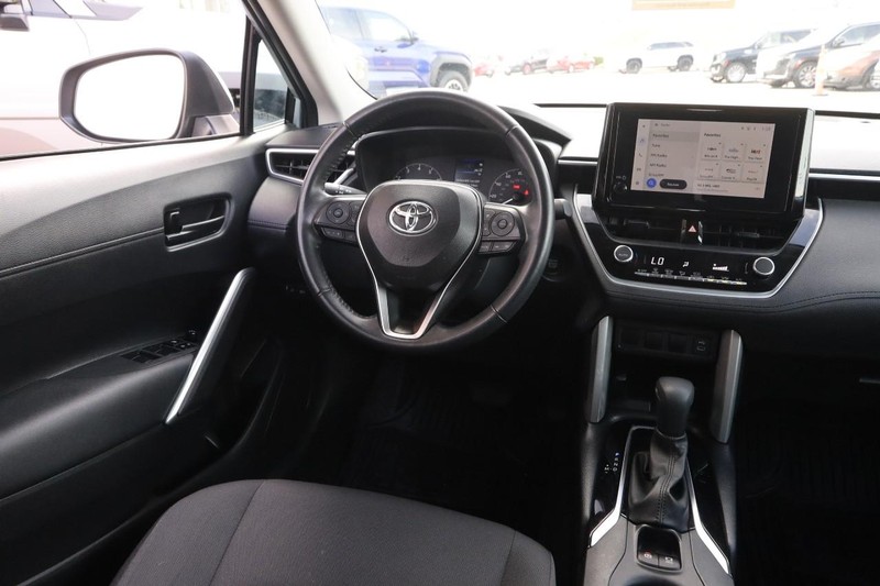 Toyota Corolla Cross Vehicle Full-screen Gallery Image 19