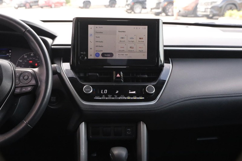 Toyota Corolla Cross Vehicle Full-screen Gallery Image 21