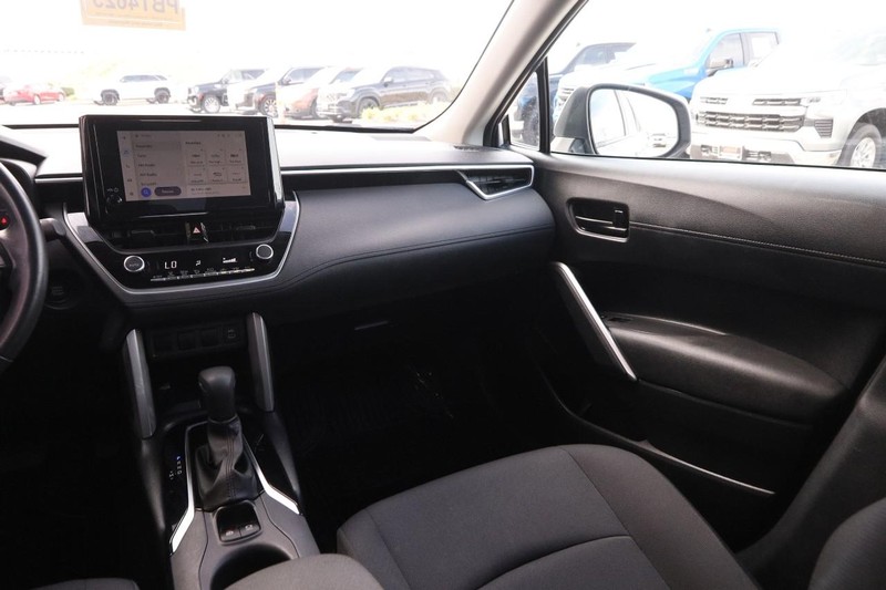 Toyota Corolla Cross Vehicle Full-screen Gallery Image 22