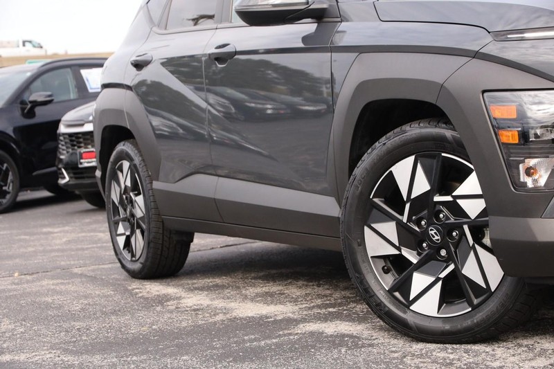 Hyundai Kona Vehicle Full-screen Gallery Image 3