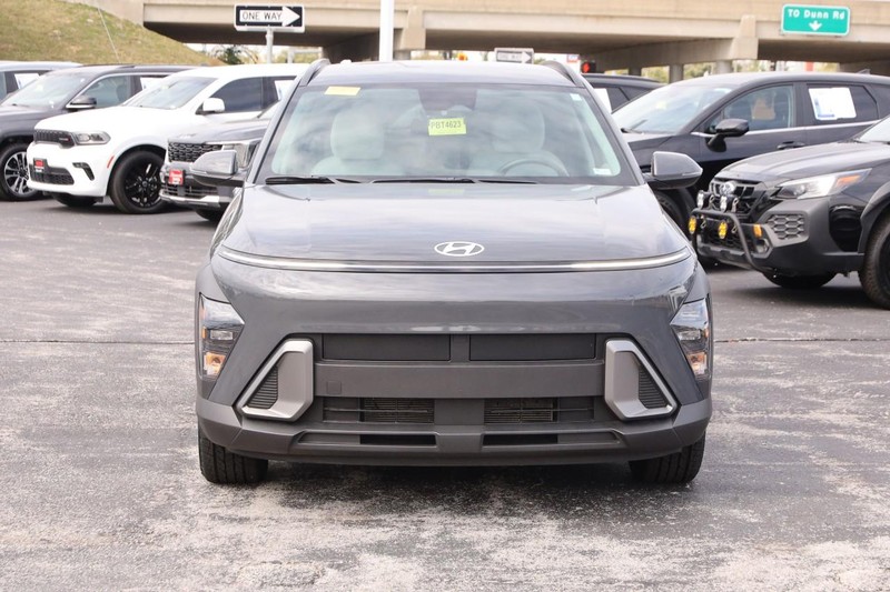 Hyundai Kona Vehicle Full-screen Gallery Image 4