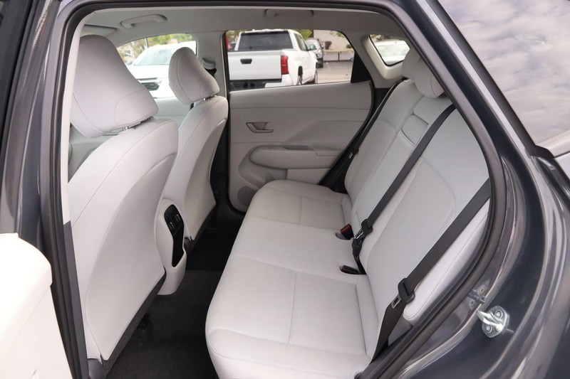 Hyundai Kona Vehicle Full-screen Gallery Image 9