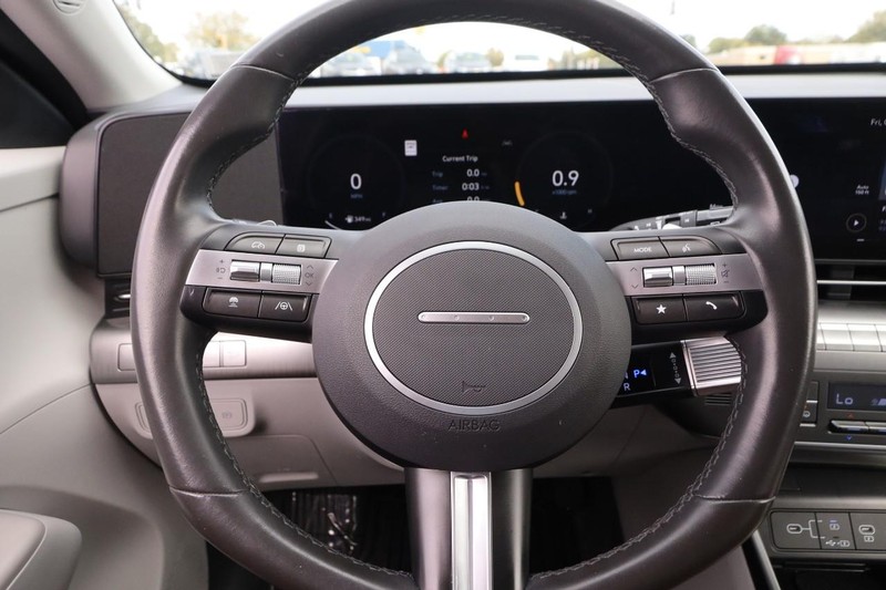 Hyundai Kona Vehicle Full-screen Gallery Image 10