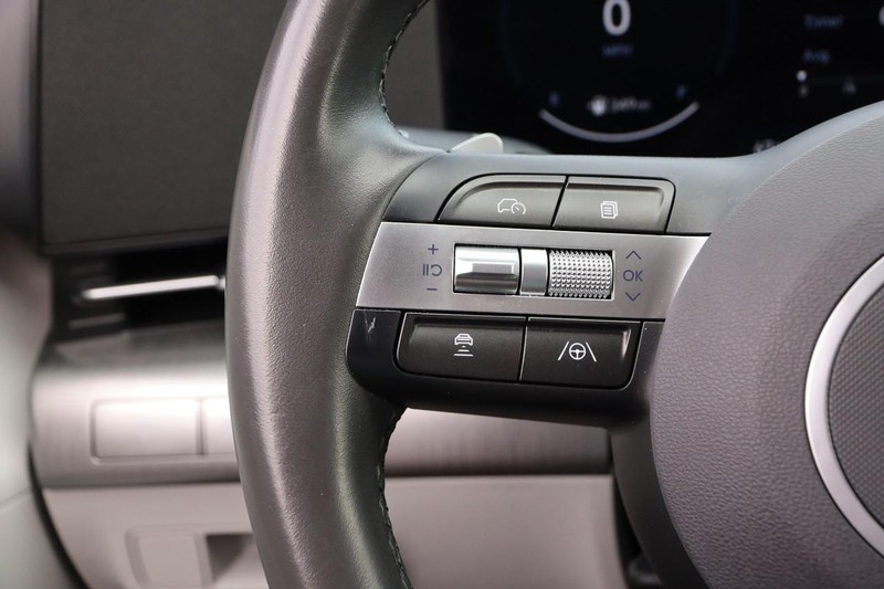 Hyundai Kona Vehicle Full-screen Gallery Image 11