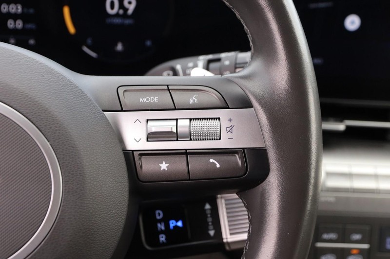 Hyundai Kona Vehicle Full-screen Gallery Image 12