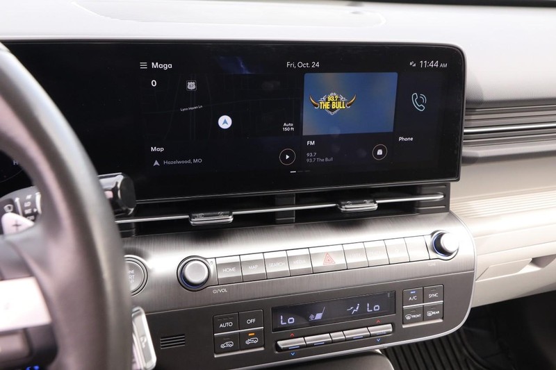 Hyundai Kona Vehicle Full-screen Gallery Image 15