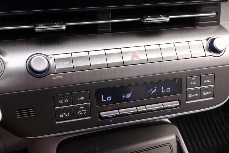 Hyundai Kona Vehicle Full-screen Gallery Image 18