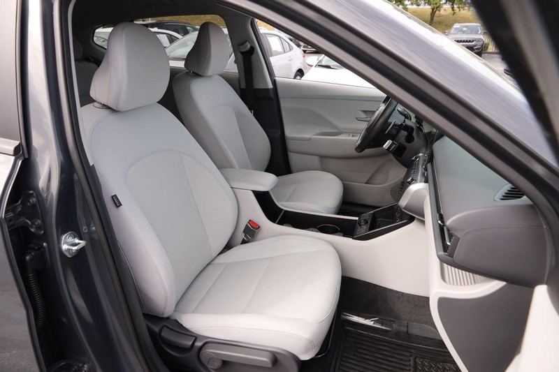 Hyundai Kona Vehicle Full-screen Gallery Image 26