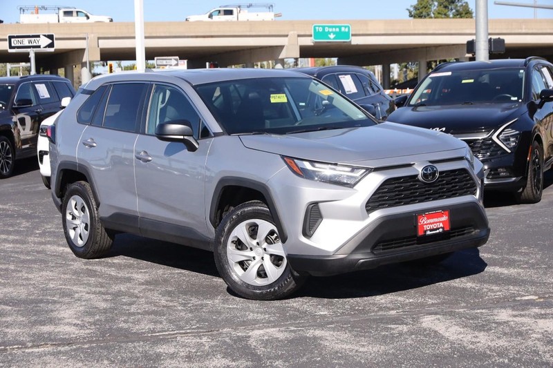 Toyota RAV4 Vehicle Full-screen Gallery Image 2