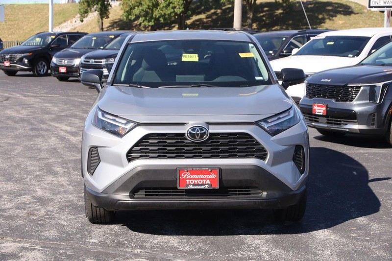 Toyota RAV4 Vehicle Full-screen Gallery Image 4