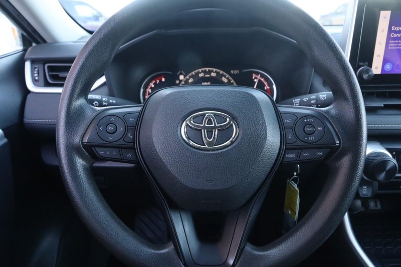 Toyota RAV4 Vehicle Full-screen Gallery Image 10