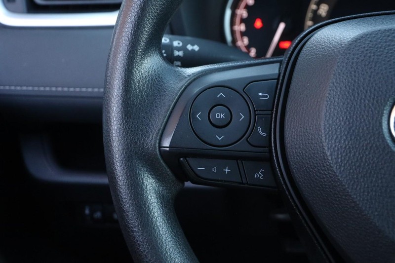 Toyota RAV4 Vehicle Full-screen Gallery Image 11