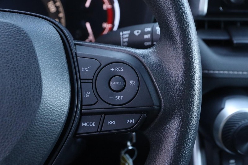 Toyota RAV4 Vehicle Full-screen Gallery Image 12