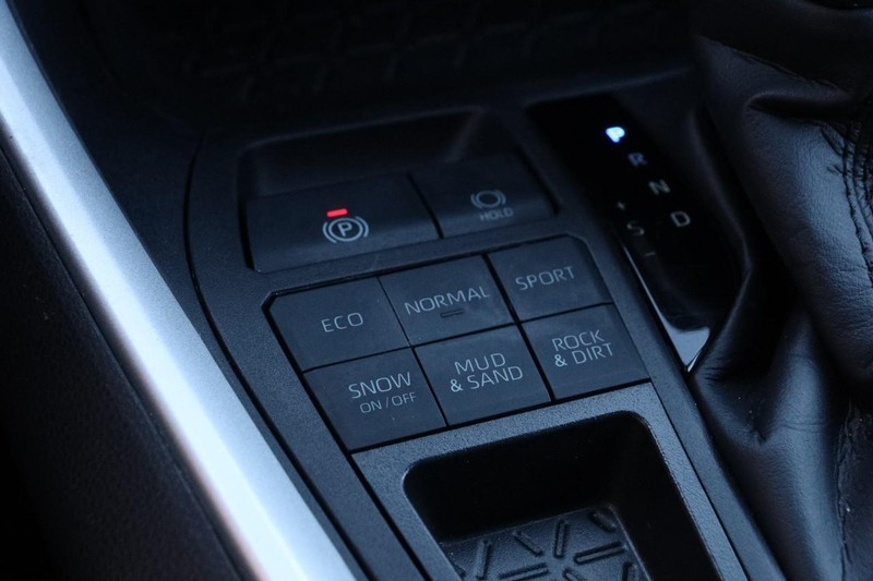 Toyota RAV4 Vehicle Full-screen Gallery Image 17