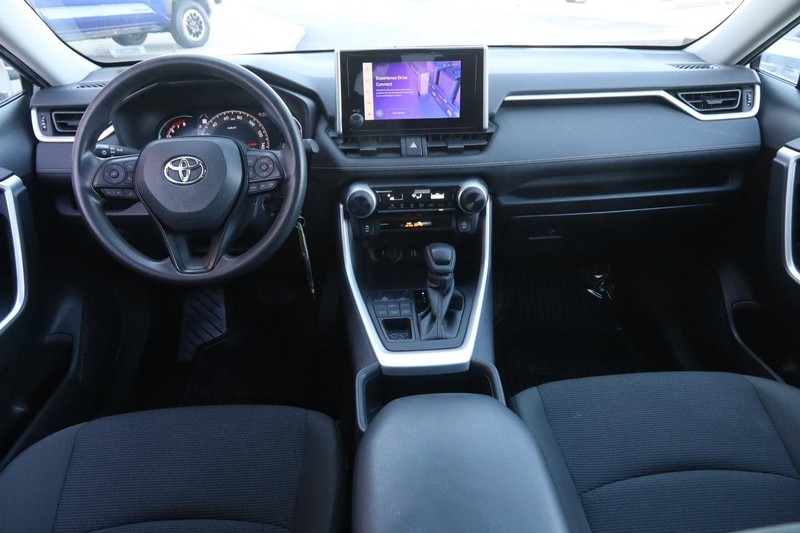 Toyota RAV4 Vehicle Full-screen Gallery Image 19